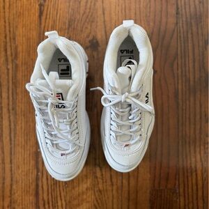WHITE FILA TENNIS SHOE, size8 (EU 39)